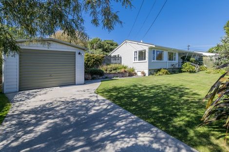 Photo of property in 1 Huia Street, Waikanae, 5036