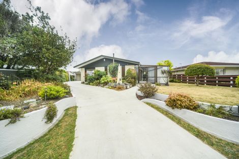 Photo of property in 18 Cecil Place, Cloverlea, Palmerston North, 4412
