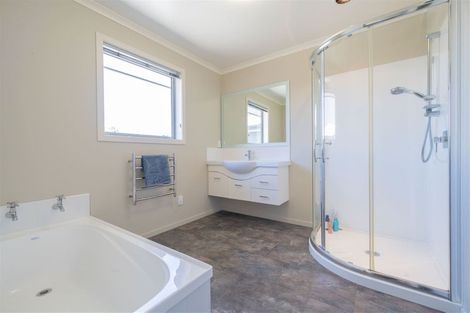 Photo of property in 16 Cunaris Way, Te Anau, 9600