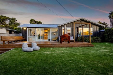 Photo of property in 8 Hussey Street, Oakura, 4314