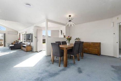 Photo of property in 17 Bella Villa Drive, Waiuku, 2123