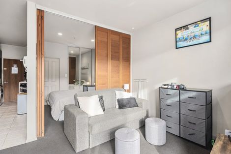 Photo of property in Atrium Towers, 5p/154 The Terrace, Wellington Central, Wellington, 6011