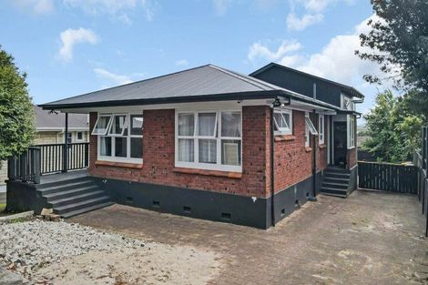 Photo of property in 21 Estuary Road, Weymouth, Auckland, 2103