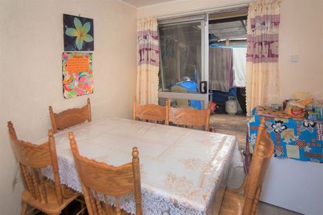 Photo of property in 10 Camphora Place, Ranui, Auckland, 0612