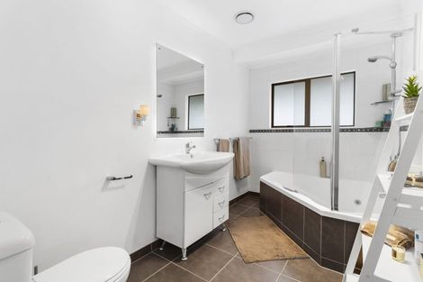 Photo of property in 2/55a Woodlands Crescent, Browns Bay, Auckland, 0630