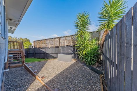 Photo of property in 2/26 Midgley Road, West Harbour, Auckland, 0618