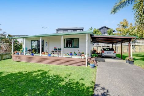 Photo of property in 68 Matija Place, Red Beach, 0932