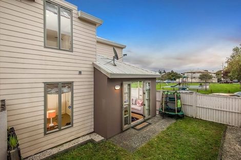 Photo of property in 37 Verdale Circle, Glen Eden, Auckland, 0602