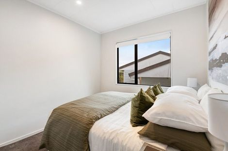 Photo of property in 2/15 Exeter Place, Unsworth Heights, Auckland, 0632