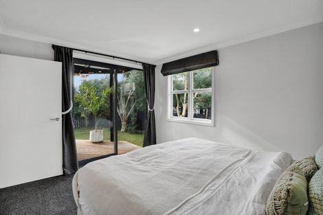 Photo of property in 15 Bracken Street, New Plymouth, 4310