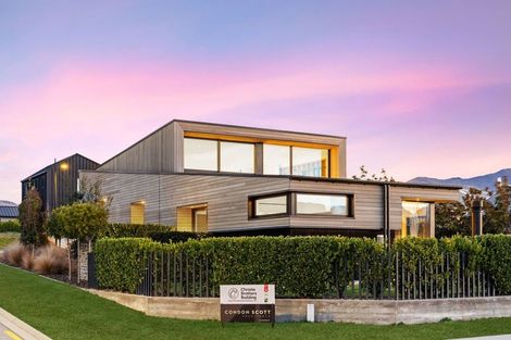 Photo of property in 37 Mount Nicholas Avenue, Wanaka, 9305