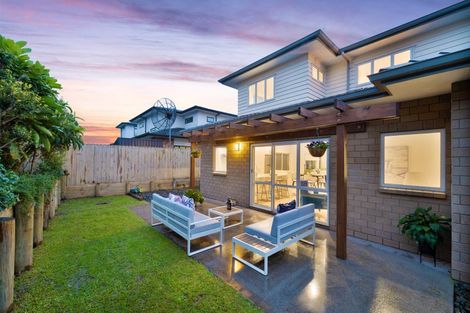 Photo of property in 16 Midhurst Avenue, Henderson, Auckland, 0612