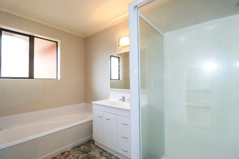 Photo of property in 17 Meridian Grove, Kelvin Grove, Palmerston North, 4414