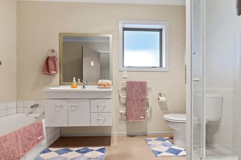 Photo of property in 35/64 Kawaha Point Road, Kawaha Point, Rotorua, 3010