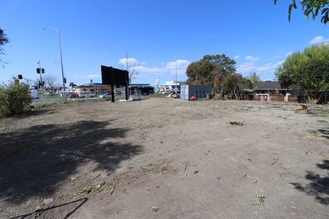 Photo of property in 320 Lincoln Road, Henderson, Auckland, 0610