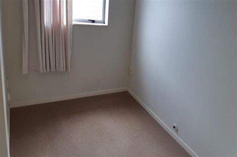 Photo of property in 10/22 Northcross Drive, Oteha, Auckland, 0632