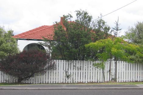 Photo of property in 1/75 Chivalry Road, Glenfield, Auckland, 0629