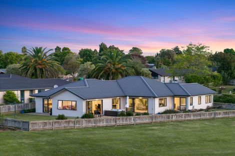 Photo of property in 18 Applemoors Way, Riverhead, 0820