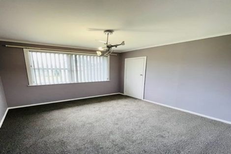 Photo of property in 106 Cobham Crescent, Kelston, Auckland, 0602