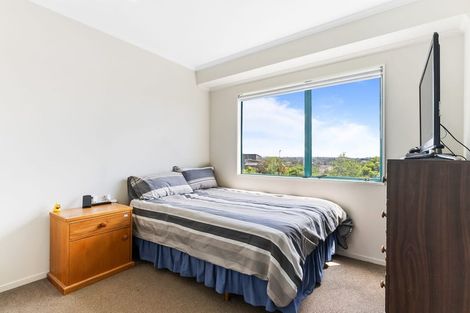 Photo of property in 33b Dalwhinnie Parade, Highland Park, Auckland, 2010