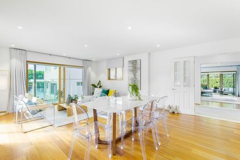 Photo of property in 86 Kitchener Road, Milford, Auckland, 0620