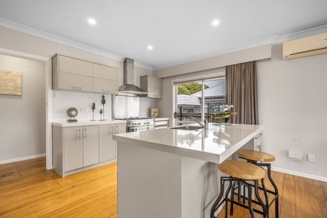 Photo of property in 1/206 Onewa Road, Birkenhead, Auckland, 0626