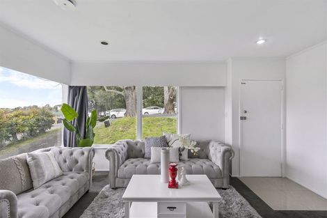 Photo of property in 2/16 Diana Drive, Glenfield, Auckland, 0627