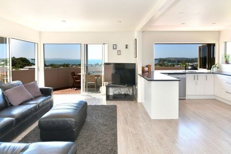 Photo of property in 37 Elliston Crescent, Stanmore Bay, Whangaparaoa, 0932