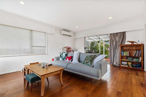 Photo of property in 128 Edgewater Drive, Pakuranga, Auckland, 2010