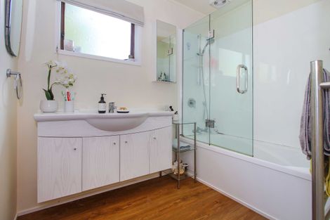 Photo of property in 2/39 Brunton Place, Glenfield, Auckland, 0629