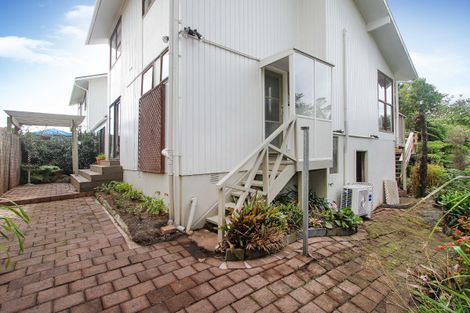 Photo of property in 2/39 Brunton Place, Glenfield, Auckland, 0629
