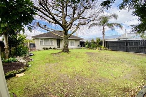 Photo of property in 11 Hikurangi Street, Te Atatu Peninsula, Auckland, 0610