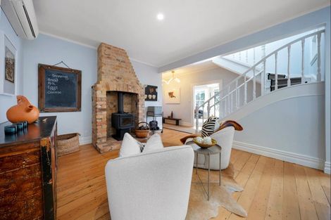 Photo of property in 36 Queen Street, Northcote Point, Auckland, 0627