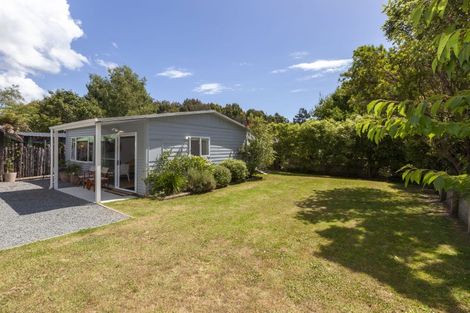 Photo of property in 190 Main Road South, Raumati South, Paraparaumu, 5032