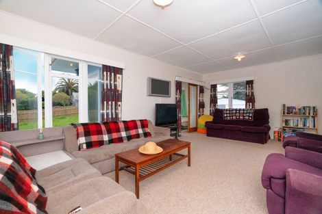 Photo of property in 17 Drake Street, Waikawa Beach, Manakau, 5573