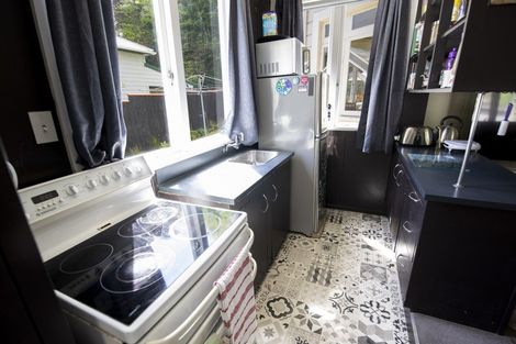 Photo of property in 99 Shakespeare Road, Bluff Hill, Napier, 4110