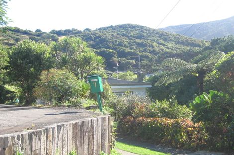 Photo of property in 11 Stratton Street, Normandale, Lower Hutt, 5010