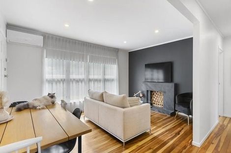 Photo of property in 1/60 Hillcrest Avenue, Hillcrest, Auckland, 0627