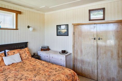 Photo of property in 19 Corlett Road, Plimmerton, Porirua, 5026