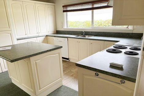 Photo of property in 102 Wairakei Road, Bryndwr, Christchurch, 8052