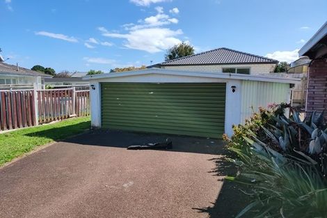 Photo of property in 2 Wells Road, Bucklands Beach, Auckland, 2012