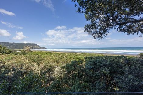 Photo of property in 107 North Piha Road, Piha, 0772