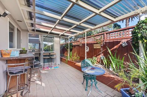 Photo of property in 37 Roys Road, Weymouth, Auckland, 2103