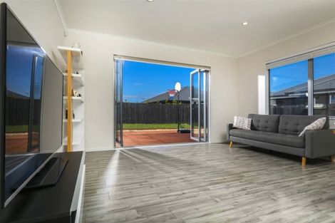 Photo of property in 15 Fruitlands Road, Kumeu, 0810
