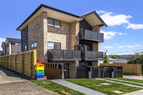 Photo of property in 2/137 View Road, Sunnyvale, Auckland, 0612