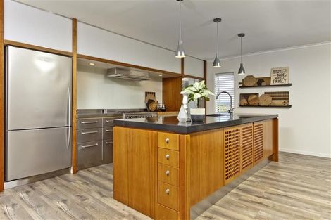 Photo of property in 98 Koraha Road, Kumeu, 0892