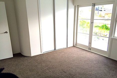 Photo of property in 9 Seaview Road, Castor Bay, Auckland, 0620