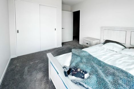 Photo of property in 22 Heketara Way, Massey, Auckland, 0614