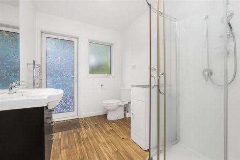 Photo of property in 561c Glenfield Road, Glenfield, Auckland, 0629