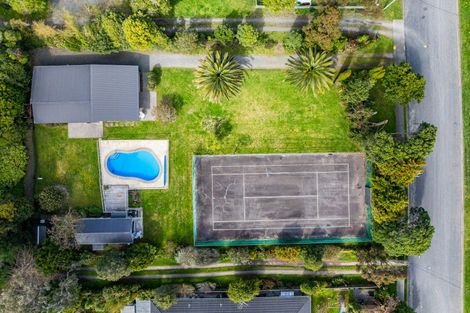 Photo of property in 41-43 Greenaway Road, Waikanae, 5036